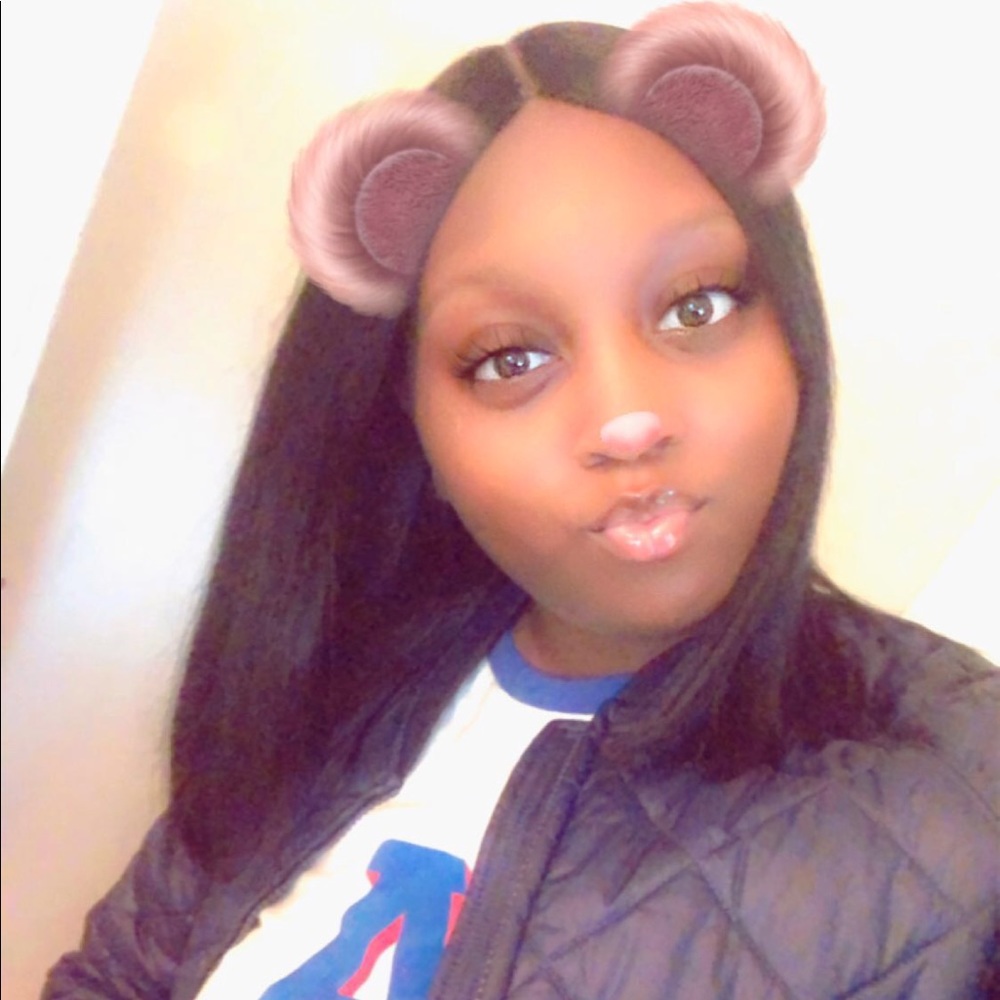 Meet your Posher, Denasia